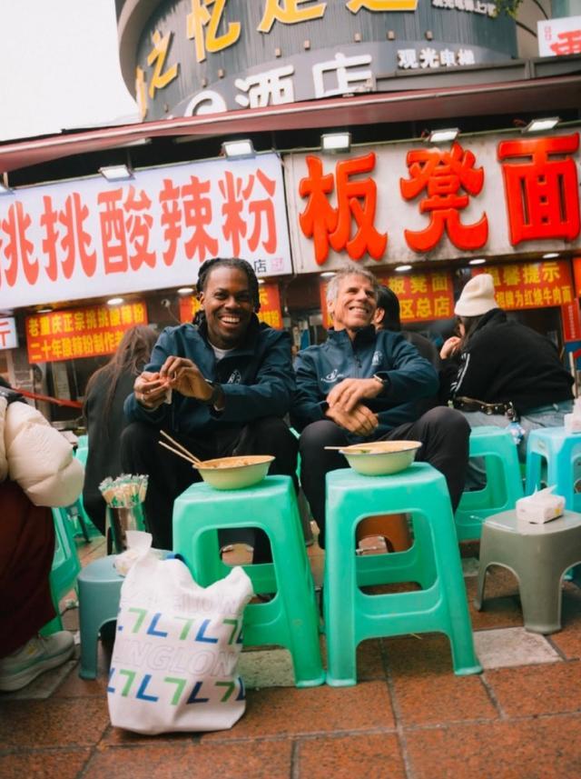 九游娱乐app下载-佐拉:马拉多纳和梅西之间,我选马拉多纳